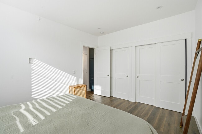 Building Photo - 259 Almond St