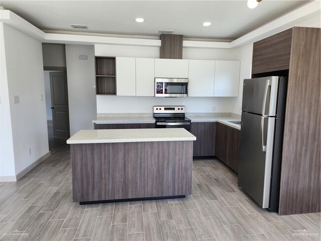 Building Photo - 23 Frio Ave