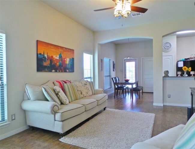 Building Photo - 2711 Silver Oak Dr