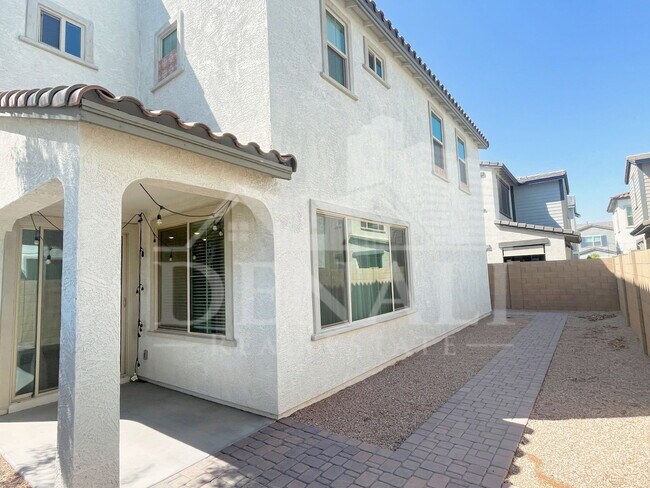 Building Photo - 1365 W Bluejay Dr