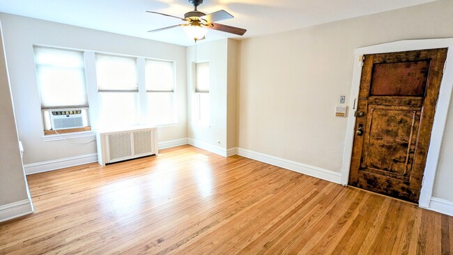 Building Photo - 3750 W Giddings St