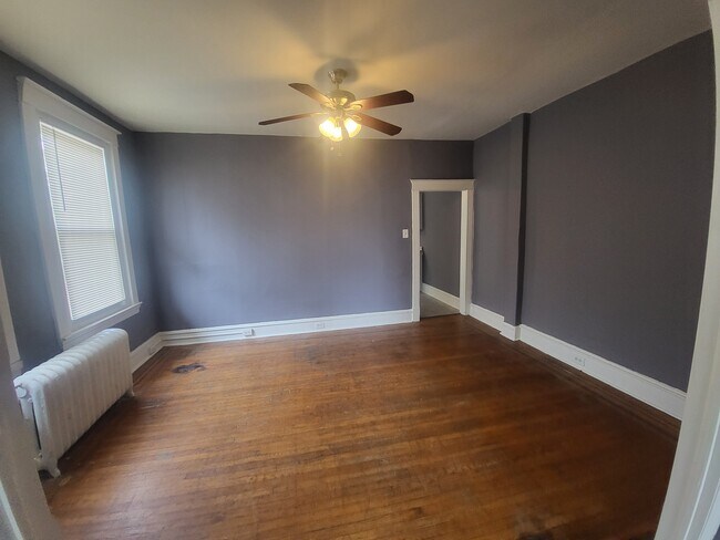 Building Photo - 5044 N Sydenham St