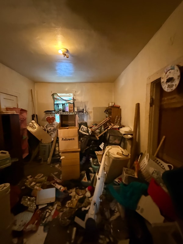 Building Photo - 1096 W Green St