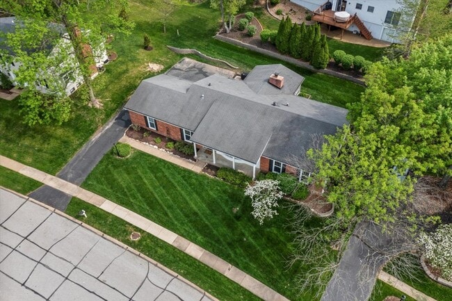 Building Photo - Spacious Ranch in Des Peres