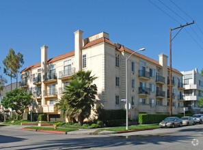 Building Photo - 901 S Sherbourne Dr