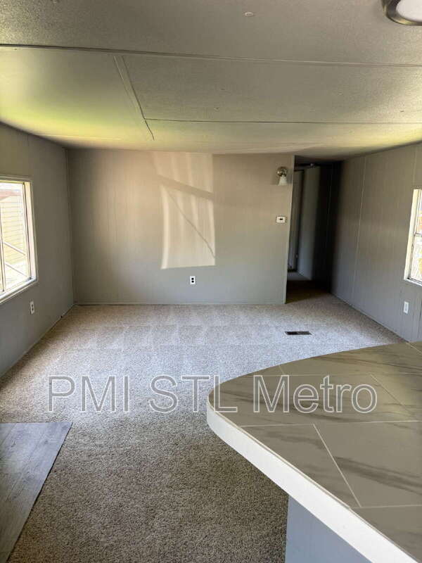 Building Photo - 747 Cunningham Ave