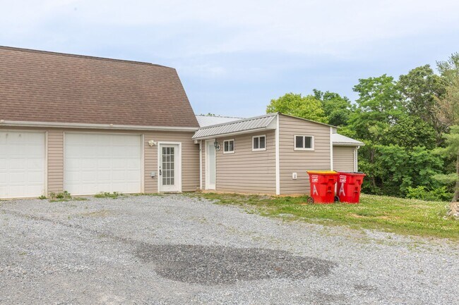 Building Photo - 150 Avon Bend Rd