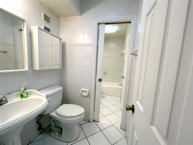 Building Photo - 2138 SW 6th St