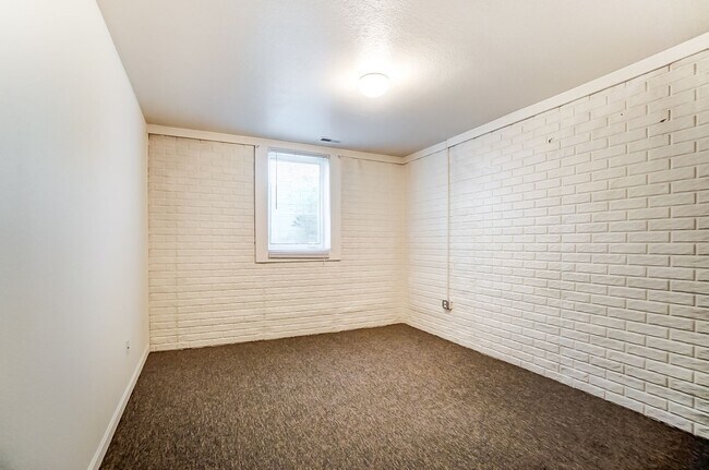 Building Photo - 3704 Willow Run Dr