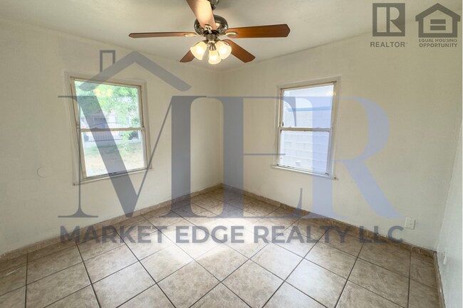 Building Photo - 2Bed/1Bath House at AZ-202/24th St! Ready for Immediate Move-In! -- NO HOA! RV PARKING!