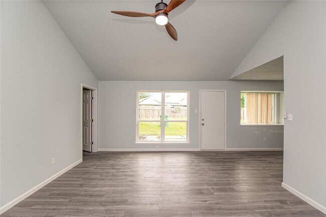 Building Photo - 15822 Bazelbriar Ln