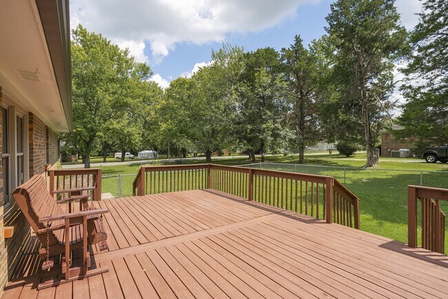 Building Photo - 748 Dejarnette Ln
