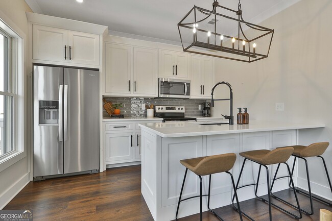 Building Photo - 3042 State St