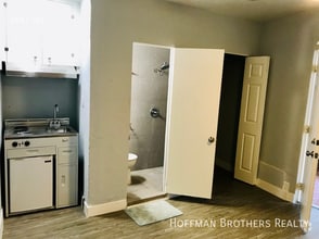 Building Photo - 485 S Roxbury Dr