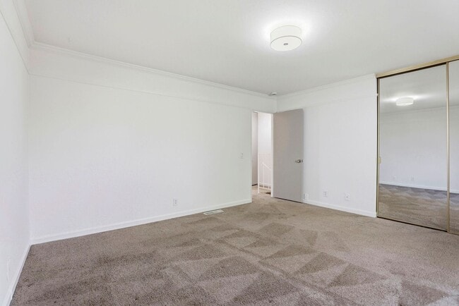 Building Photo - Freshly Renovated Single-Family Townhouse for Rent