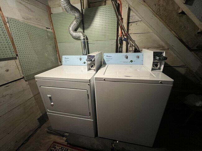 Building Photo - 18 Sherman St