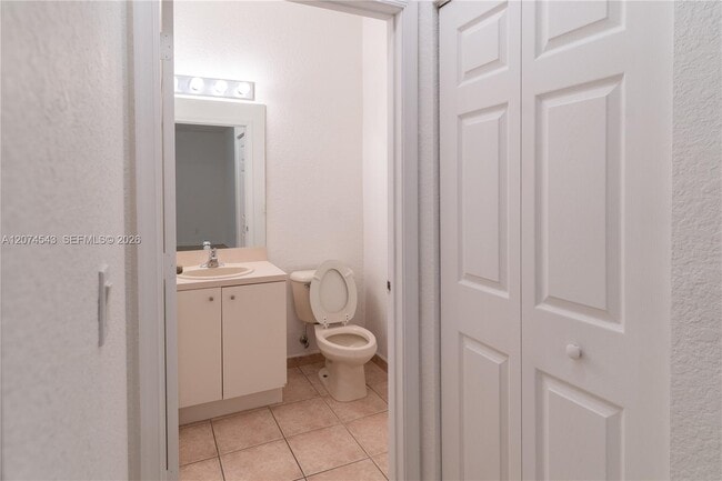 Building Photo - 1410 S Santa Catalina Cir