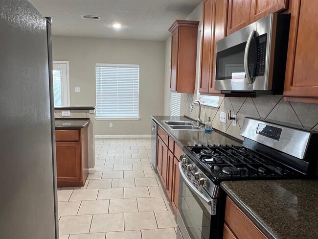 Building Photo - 3821 Armand Dr