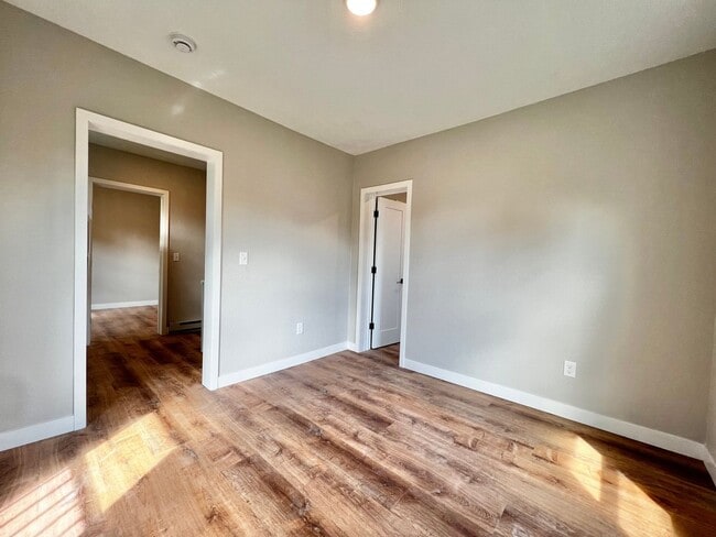 Building Photo - Dodge Ct (KC-AM)