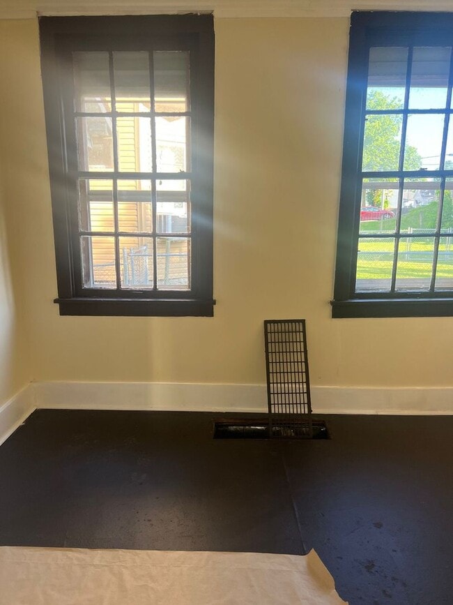 Building Photo - 3 bedroom house