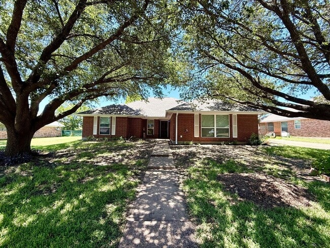 Primary Photo - 232 Crescent Dr