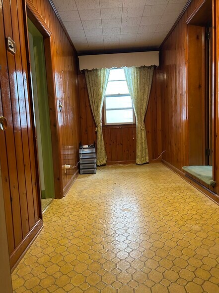 Building Photo - 34 Sand St