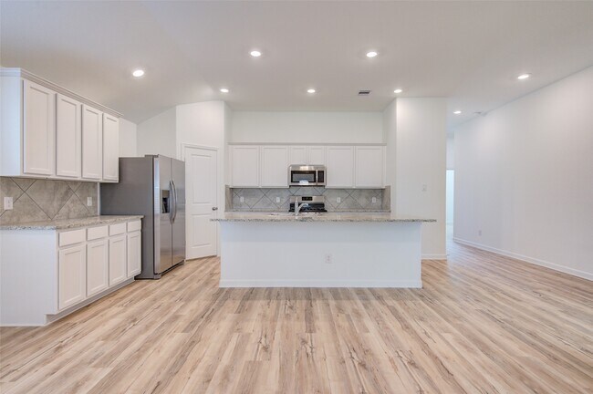 Building Photo - 3330 Meadknoll Ln