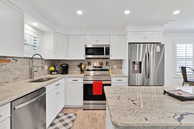 Building Photo - 1441 Ocean Dr