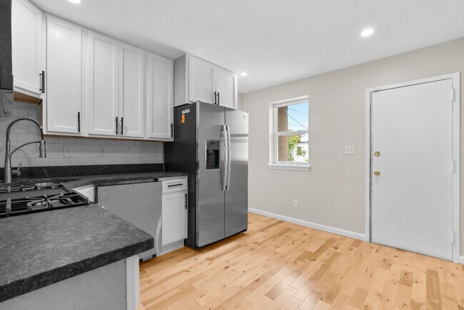 Building Photo - 137 N Montford Ave