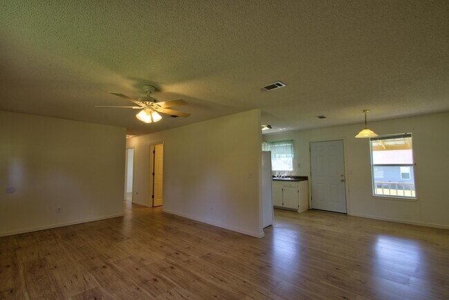 Building Photo - 124 S Burgess Rd