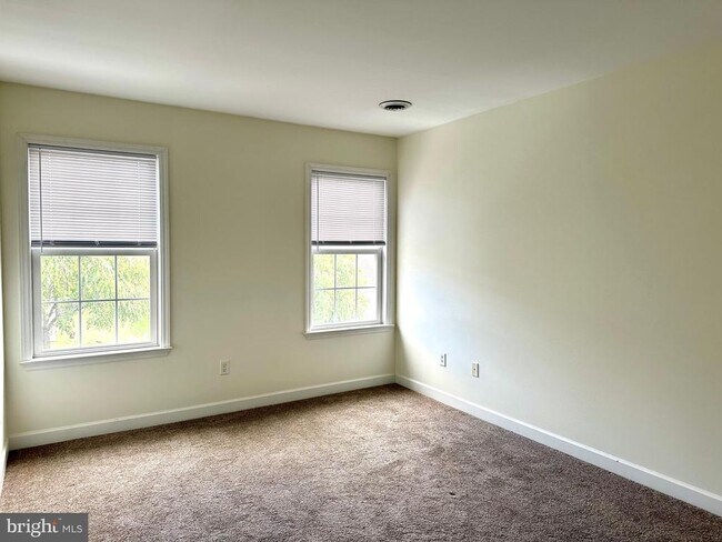 Building Photo - 207 Springmont Dr