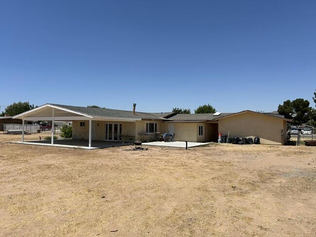 Building Photo - 15147 Dakota Rd