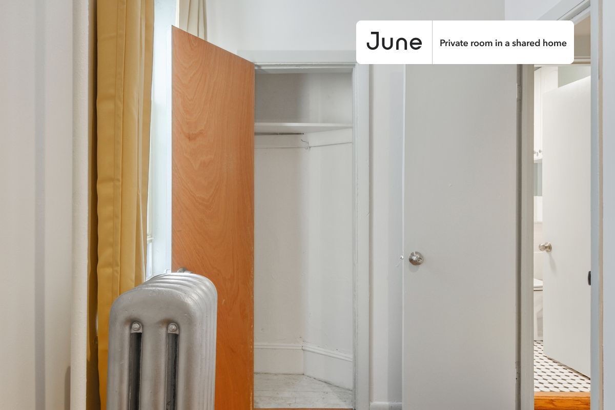 Building Photo - Room in Shared 4 bed/1 bath home