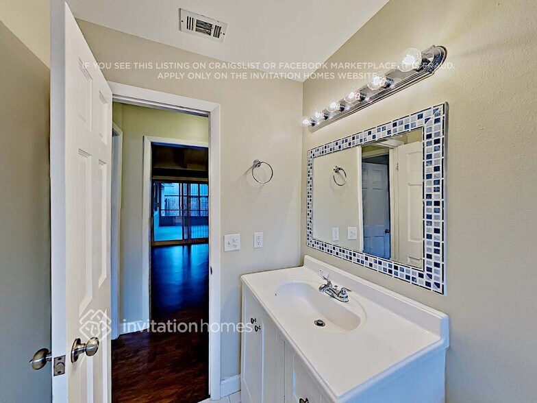 Building Photo - 2711 Citron Dr