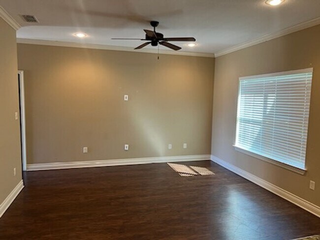 Building Photo - 3940 Mobley Cir