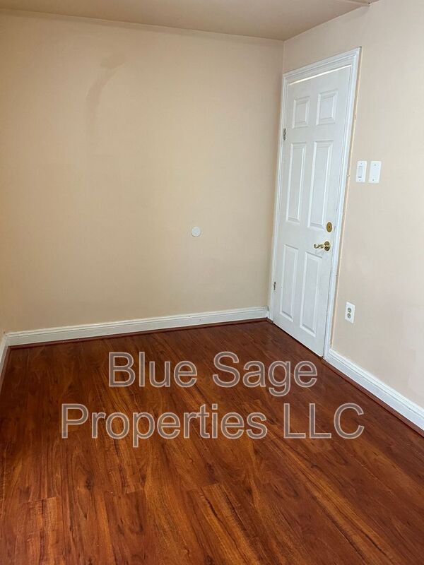 Building Photo - 17 S Church Ln