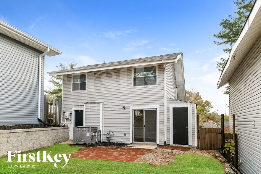 Building Photo - 455 Down Hill Dr