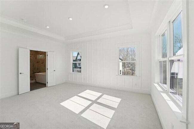 Building Photo - 2815 Medford Dr