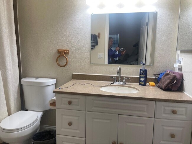 Building Photo - 9481 Highland Oak Dr