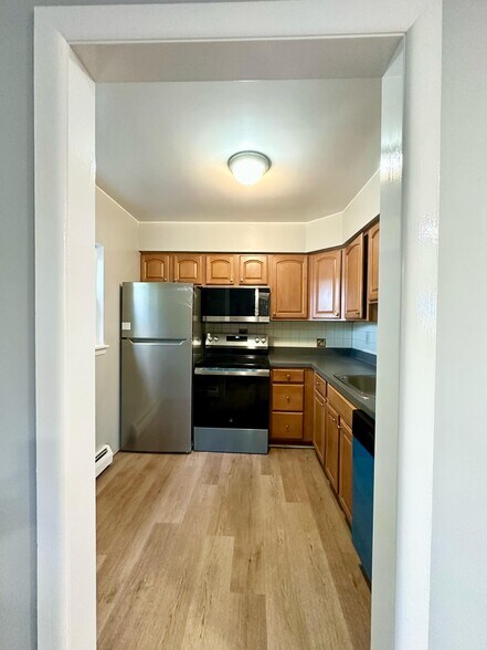 Building Photo - 424 Paxson Ave