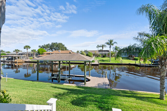 Building Photo - Dockside Serenity