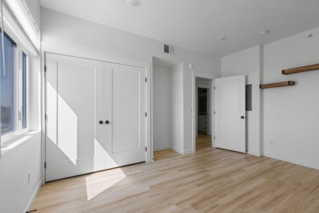 Building Photo - 311 E Lorene St