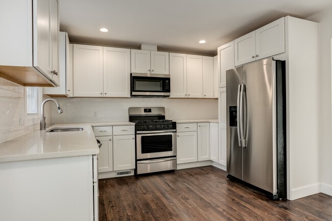 Building Photo - 4732 W 61st Terrace