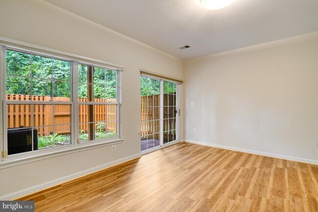 Building Photo - 6490 Tayack Pl