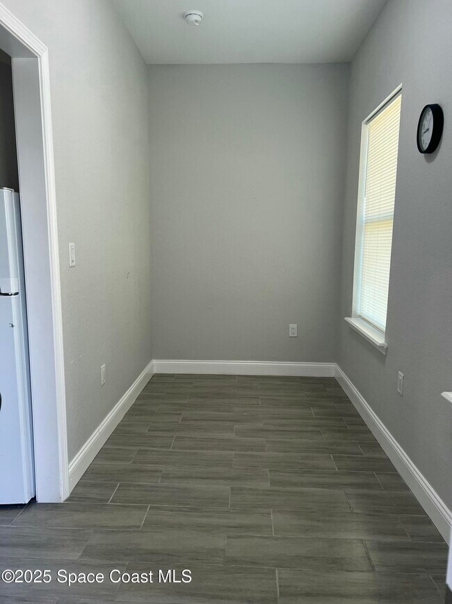 Building Photo - 571 San Filippo Dr SE