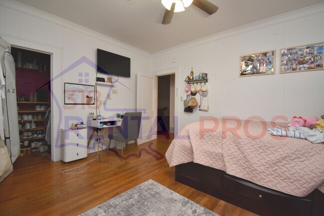 Building Photo - 3 Bed 2 Bath Home Within Walking Distance to Tech!