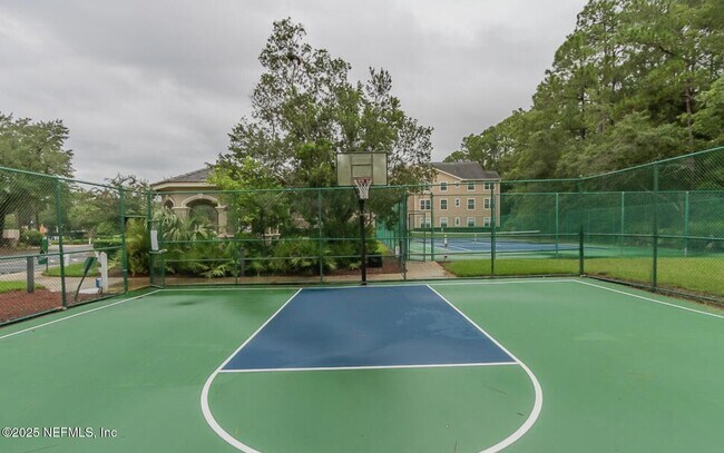 Building Photo - 13810 Sutton Park Dr N