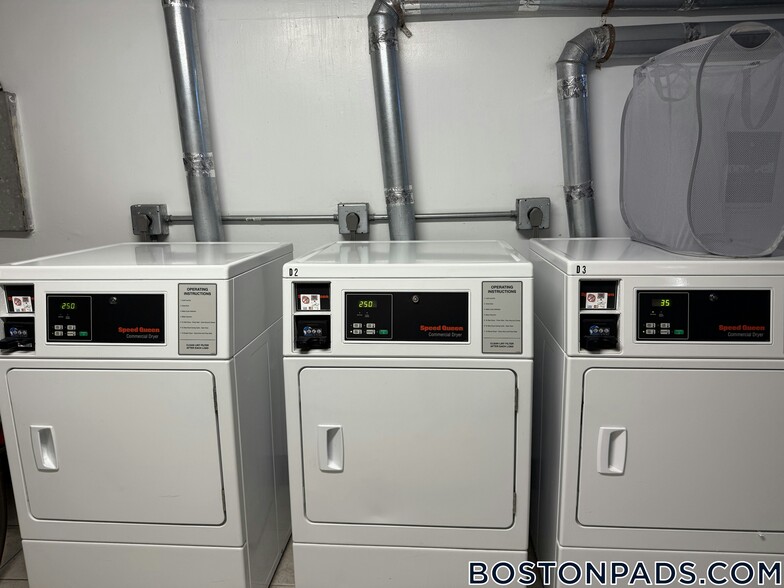 Building Photo - 17 Fairbanks St