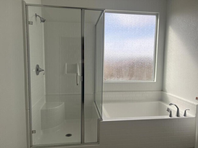 Building Photo - 2825 Overlook Brk St