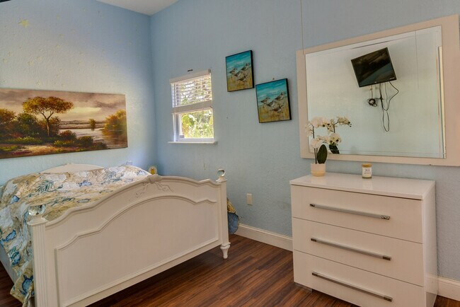 Building Photo - 2960 58th Ave S